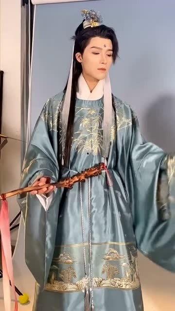 男掌柜汉服吃瓜,吃瓜群众眼中的时尚盛宴