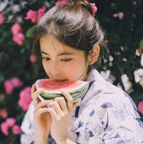 头像吃瓜女生图片真人,揭秘真实生活中的“吃瓜女生”