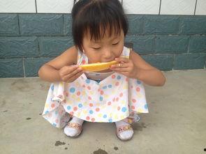 小孩吃瓜记录,小宝贝的甜蜜成长足迹