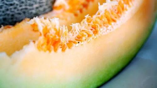 吃瓜能吃蜜瓜吗为什么,吃瓜也能吃出蜜瓜的甜蜜滋味？揭秘瓜果的独特魅力